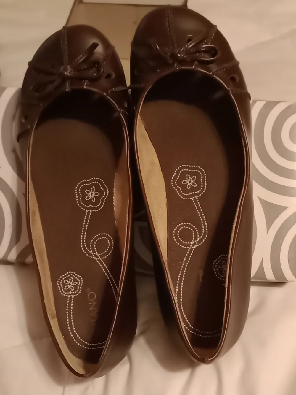 New In Box Gitano Brown Ballet Flats Size 8.5 with Bow Detail